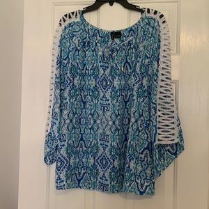 New directions EUC size XL blouse with beautiful sleeve detail.